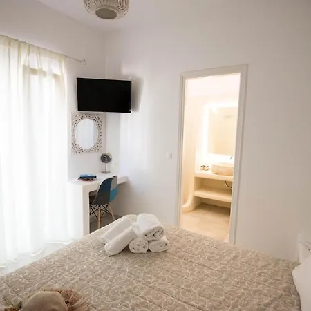Paros Romantic Retreats-a Step Away From The Beach Inn Ambelas