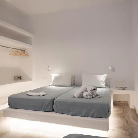 Paros Romantic Retreats-a Step Away From The Beach Inn Ambelas