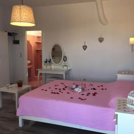 Paros Romantic Retreats-a Step Away From The Beach Ambelas