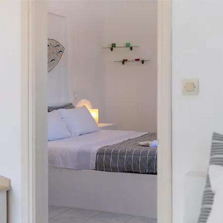 Paros Romantic Retreats-a Step Away From The Beach Inn Ambelas