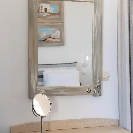 Paros Romantic Retreats-a Step Away From The Beach Inn Ambelas