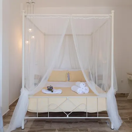 Paros Romantic Retreats-a Step Away From The Beach Ambelas