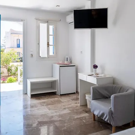 Paros Romantic Retreats-a Step Away From The Beach Ambelas
