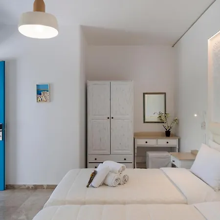 Paros Romantic Retreats-a Step Away From The Beach Πανδοχείο