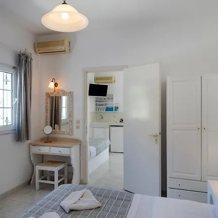 Paros Romantic Retreats-a Step Away From The Beach Πανδοχείο